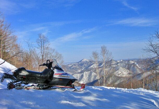 Snowmobiling experience on one of Japan's largest mountain courses- 60 or 90-minutes