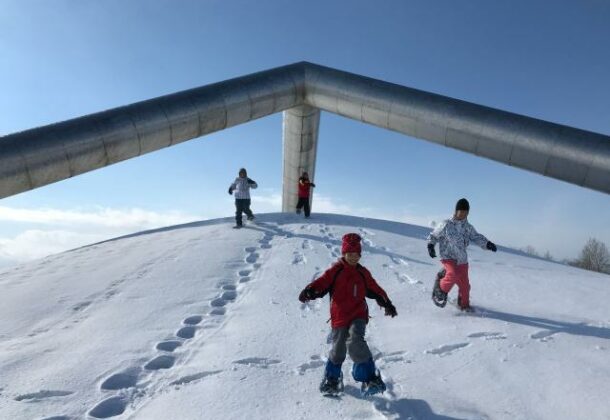 [Sapporo transportation included, clothing rental available ] Snowshoe trekking at Moerenuma Park - See the works of Isamu Noguchi
