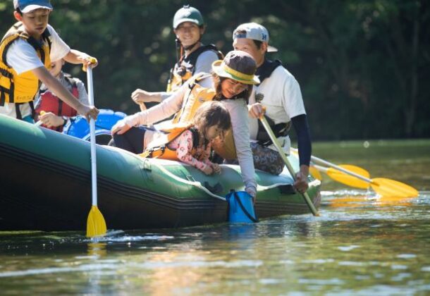 River play and boat rafting in Jozankei! Children can join from 1 year old and enjoy bonfire and marshmallows!
