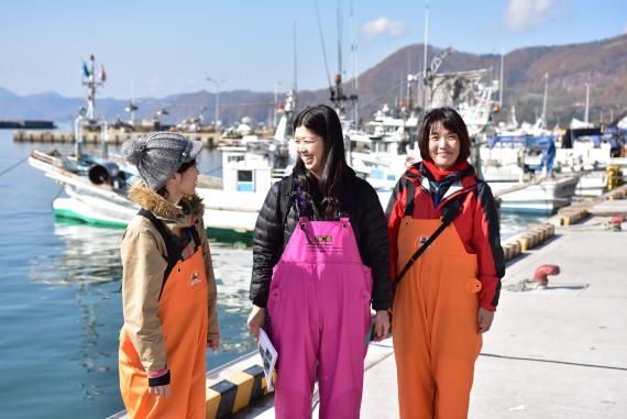 December through May, Experience the Unknown World of Scallops! Only 20 minutes from Lake Toya by car