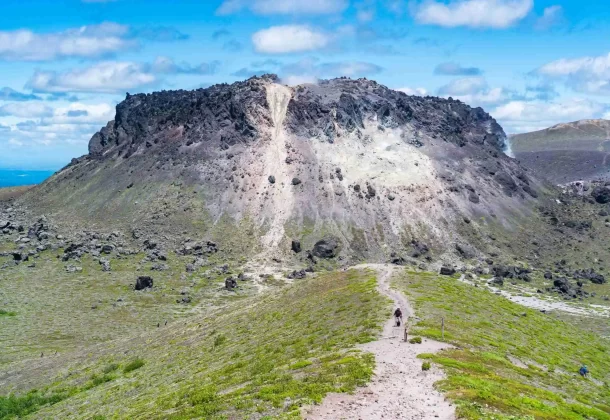Mt. Tarumae Caldera hike! Departure and transfer from Noboribetsu