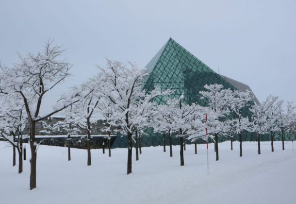 Private taxi tour- visit the Royce Chocolate Factory and Moerenuma Park