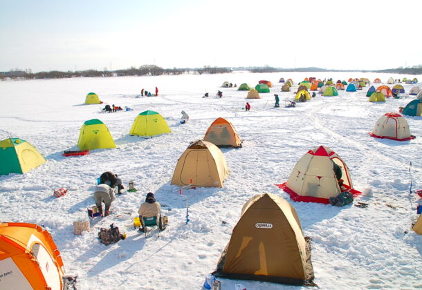 A winter tradition- ice smelt fishing with a jingisukan lunch, transfer from Sapporo included!
